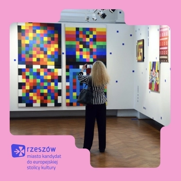 In the cultural landscape of our city can not miss Jana III Sobieskiego Street 18. Here, in the walls of the Nowomiejska Synagogue have their headquarters the Art Exhibition Office in Rzeszów House of Art, art associations , gallery selling works of conte